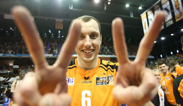 Volleyballer setzen Zeichen für den Nachwuchs! Foto: Eckhard Herfet Volleyballer setzen Zeichen für den Nachwuchs! - Foto: Eckhard Herfet