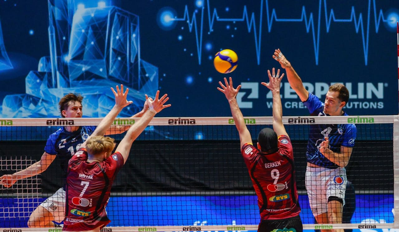 Friedrichshafen zeigt starke Reaktion - Foto:  Alexander Hoth