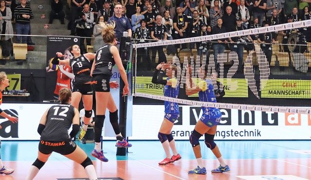 Aachener Volleyball-Party vor vielen Fans in Belgien Foto: Ladies in Black Aachen Aachener Volleyball-Party vor vielen Fans in Belgien - Foto: Ladies in Black Aachen