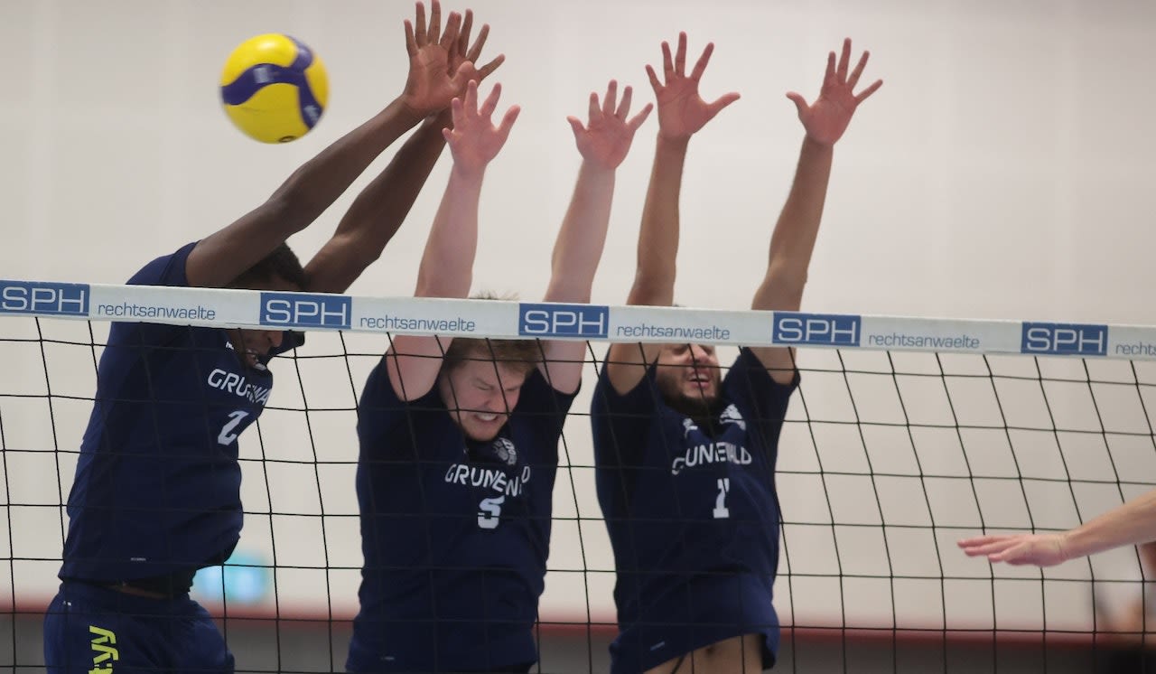 Bocholt bietet Spitzenreiter die Stirn - Foto:  Jürgen Sabarz