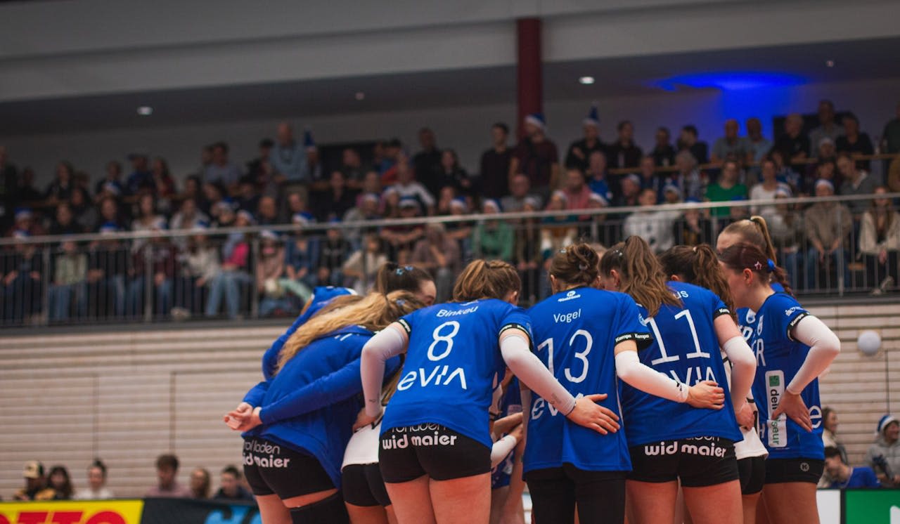 Blaubären ärgern Aachen - Foto:  Marc Pflüger