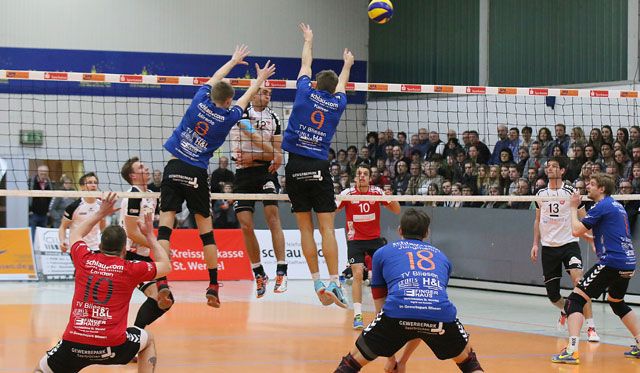 Bliesen gewinnt den Samstag-Abend-Krimi vor ausverkauftem Haus Foto: Josef Bonenberger Bliesen gewinnt den Samstag-Abend-Krimi vor ausverkauftem Haus - Foto: Josef Bonenberger