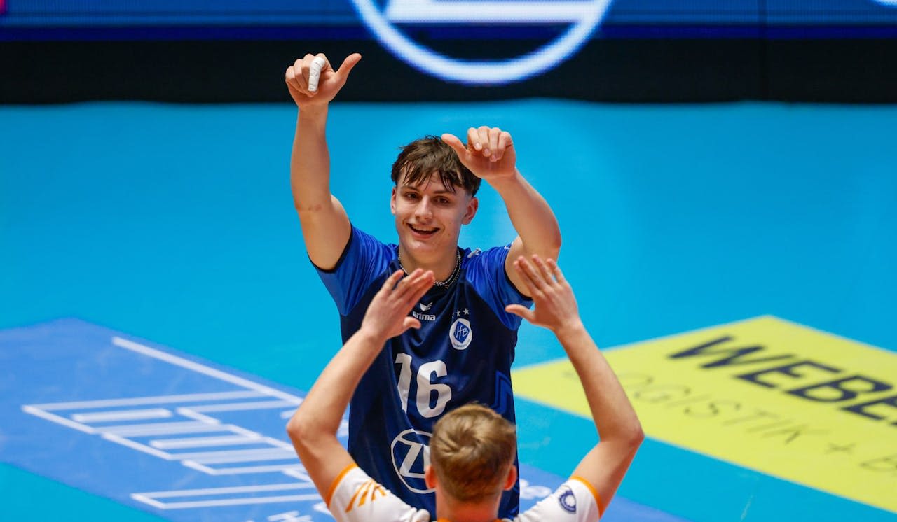 Eigengewächs bleibt an Bord - Foto:  Alexander Hoth