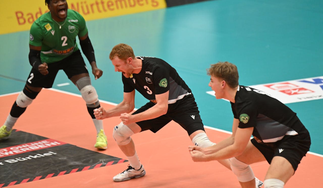 Pflichtaufgabe erfüllt - 3:0 gegen den VCO Foto: Achim Keller Pflichtaufgabe erfüllt - 3:0 gegen den VCO - Foto: Achim Keller
