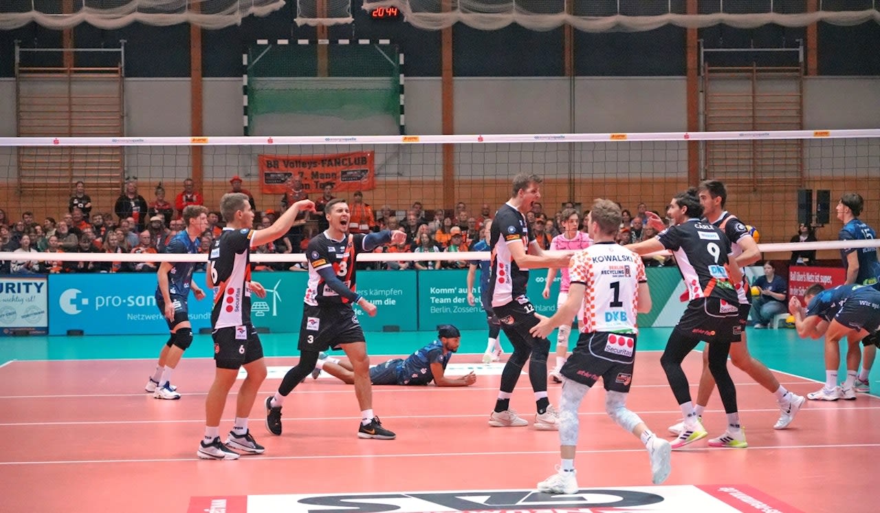 Derbyerfolg vor vollem Haus Foto: Tassilo Bade Derbyerfolg vor vollem Haus - Foto: Tassilo Bade
