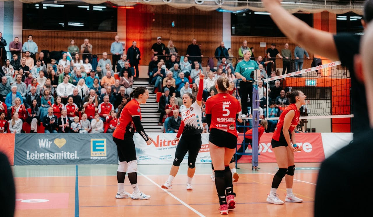 BF Volleys Offenburg feiern 3:2 Sieg - Foto:  Pascal Bähr / VC Offenburg