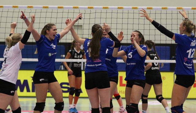 Volleyball-Team Hamburg feiert Sieg der Moral Foto: VTH/Lehmann Volleyball-Team Hamburg feiert Sieg der Moral - Foto: VTH/Lehmann