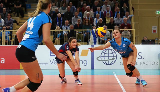 Kalte Schulter für die Liebe: VC Wiesbaden unterliegt Suhl nach schwacher Leistung mit 0:3 Foto: Detlef Gottwald Kalte Schulter für die Liebe: VC Wiesbaden unterliegt Suhl nach schwacher Leistung mit 0:3 - Foto: Detlef Gottwald