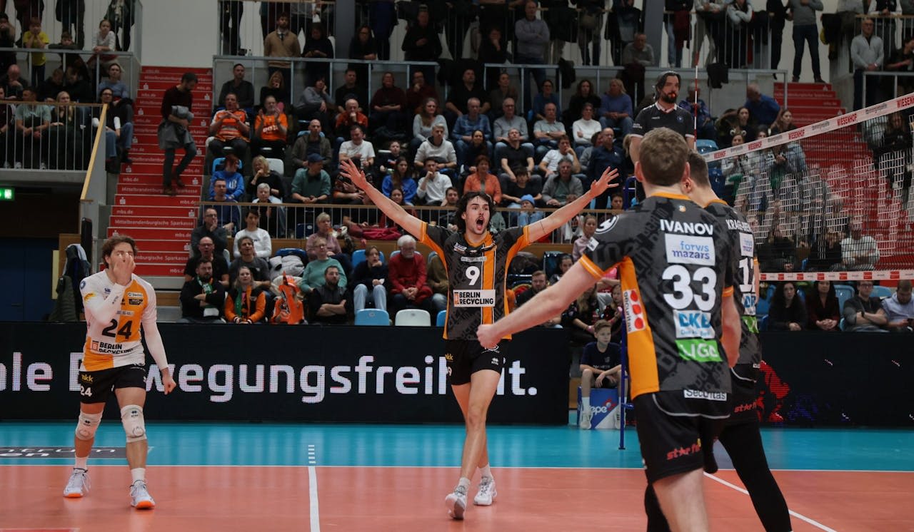 Vorweihnachtlicher Sieg im Derby - Foto:  Anika Kreschel