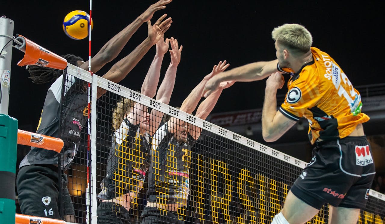 Mutiger Auftritt beim Rekordmeister - Foto:  Pressefoto Gora