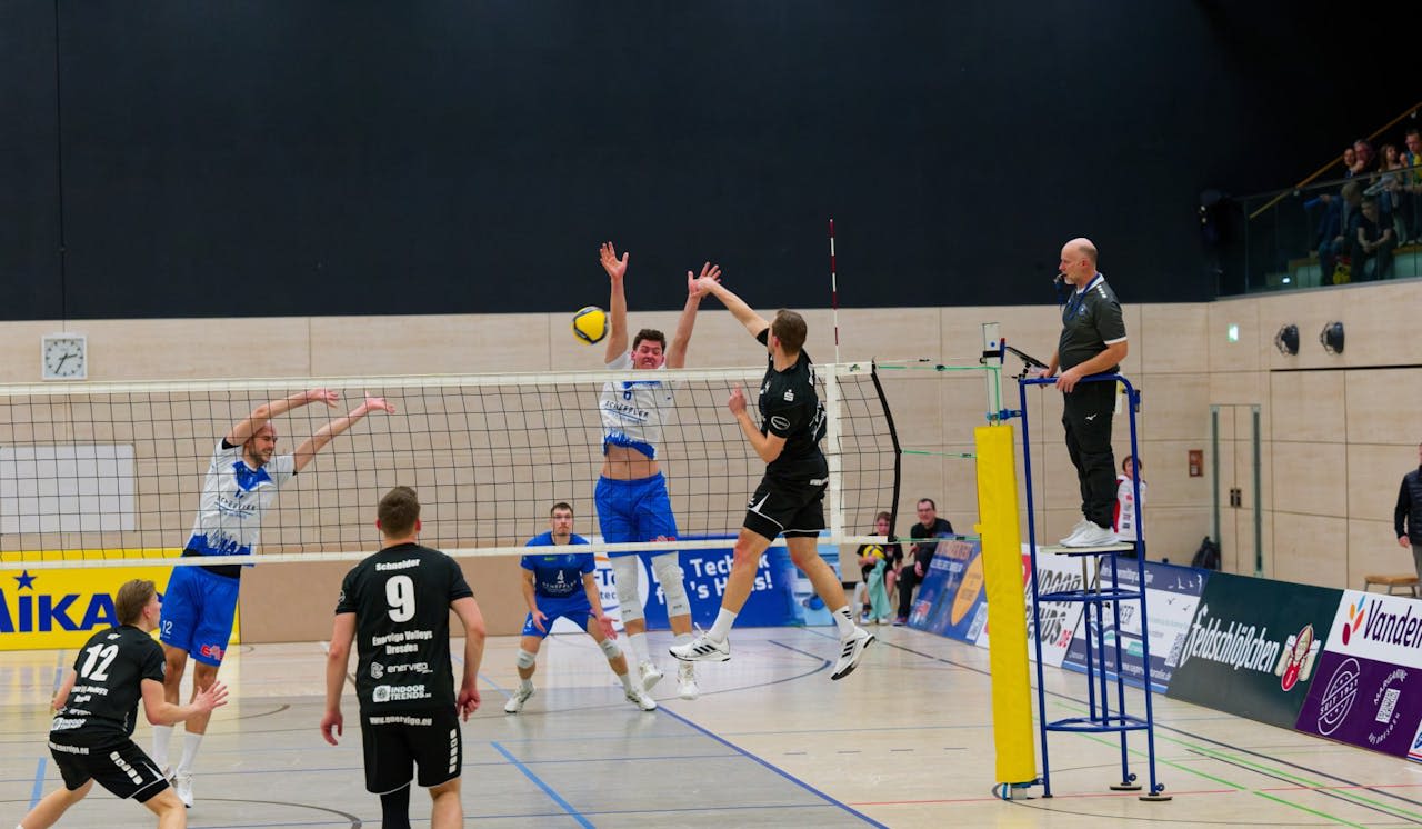 Glückliche 3 Punkte im Sachsenderby - Foto:  VC Dresden/Frank Kleinert