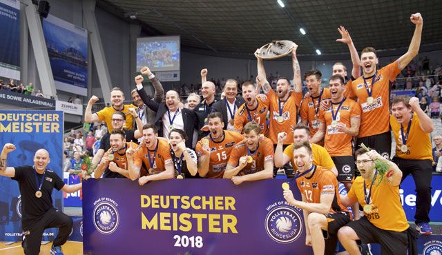 Titel-Hattrick für Berlin Foto: Günter Kram Titel-Hattrick für Berlin - Foto: Günter Kram