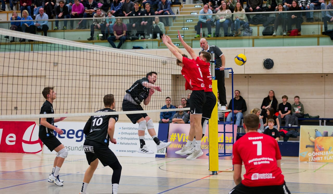 Die Trauben hängen noch zu hoch Foto: VC Dresden / Frank Kleinert Die Trauben hängen noch zu hoch - Foto: VC Dresden / Frank Kleinert