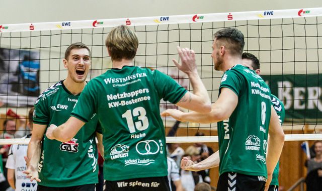 Netzhoppers überragen beim 3:0-Heimsieg mit Neuzugang Foto: Gerold Rebsch Netzhoppers überragen beim 3:0-Heimsieg mit Neuzugang - Foto: Gerold Rebsch