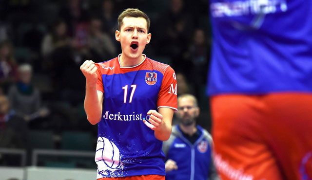 United Volleys mit Maske, Hammer und "Boy Wonder" Foto: United Volleys/Corinna Seibert United Volleys mit Maske, Hammer und "Boy Wonder" - Foto: United Volleys/Corinna Seibert