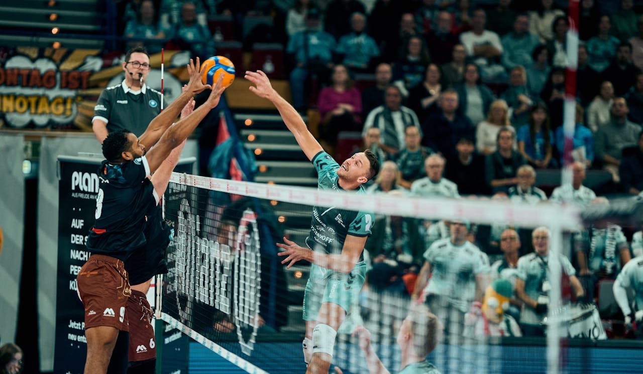 Ligaprimus den Lederhosen überlegen - Foto:  Jan Drexler