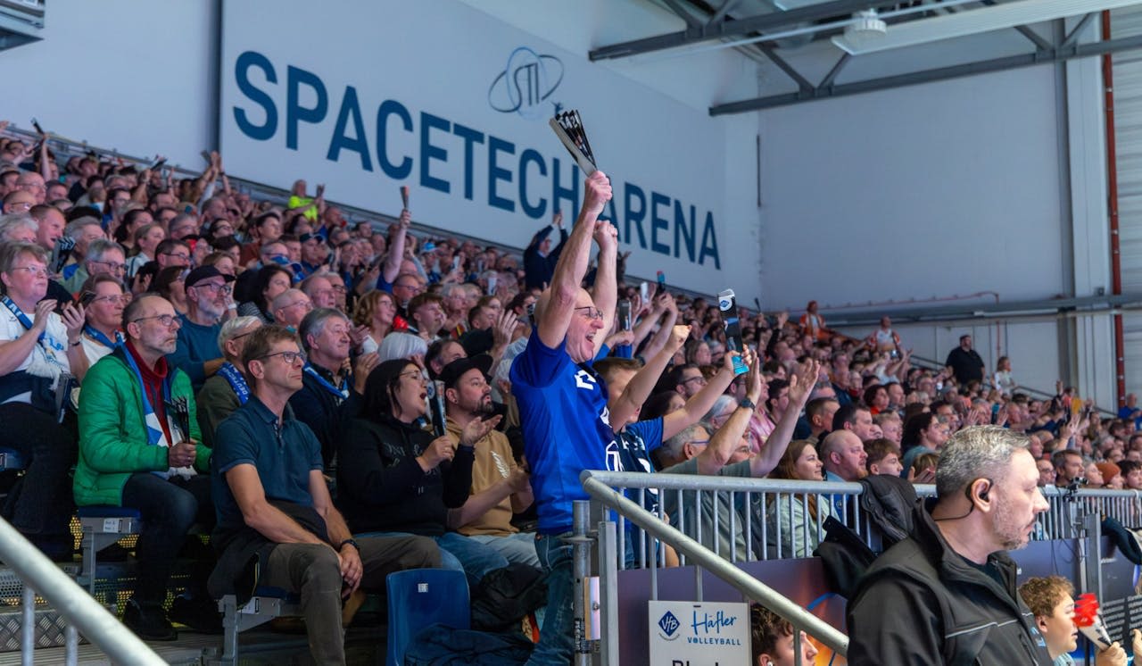 Fanfahrt und Fanshirt online - Foto:  Alexander Hoth