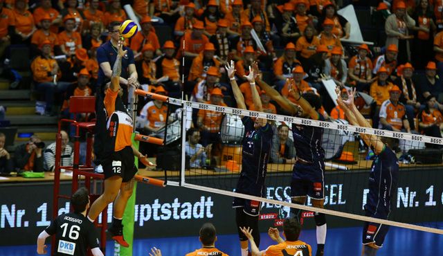 Im Volleyballtempel ausgleichen - Foto: Eckhard Herfet