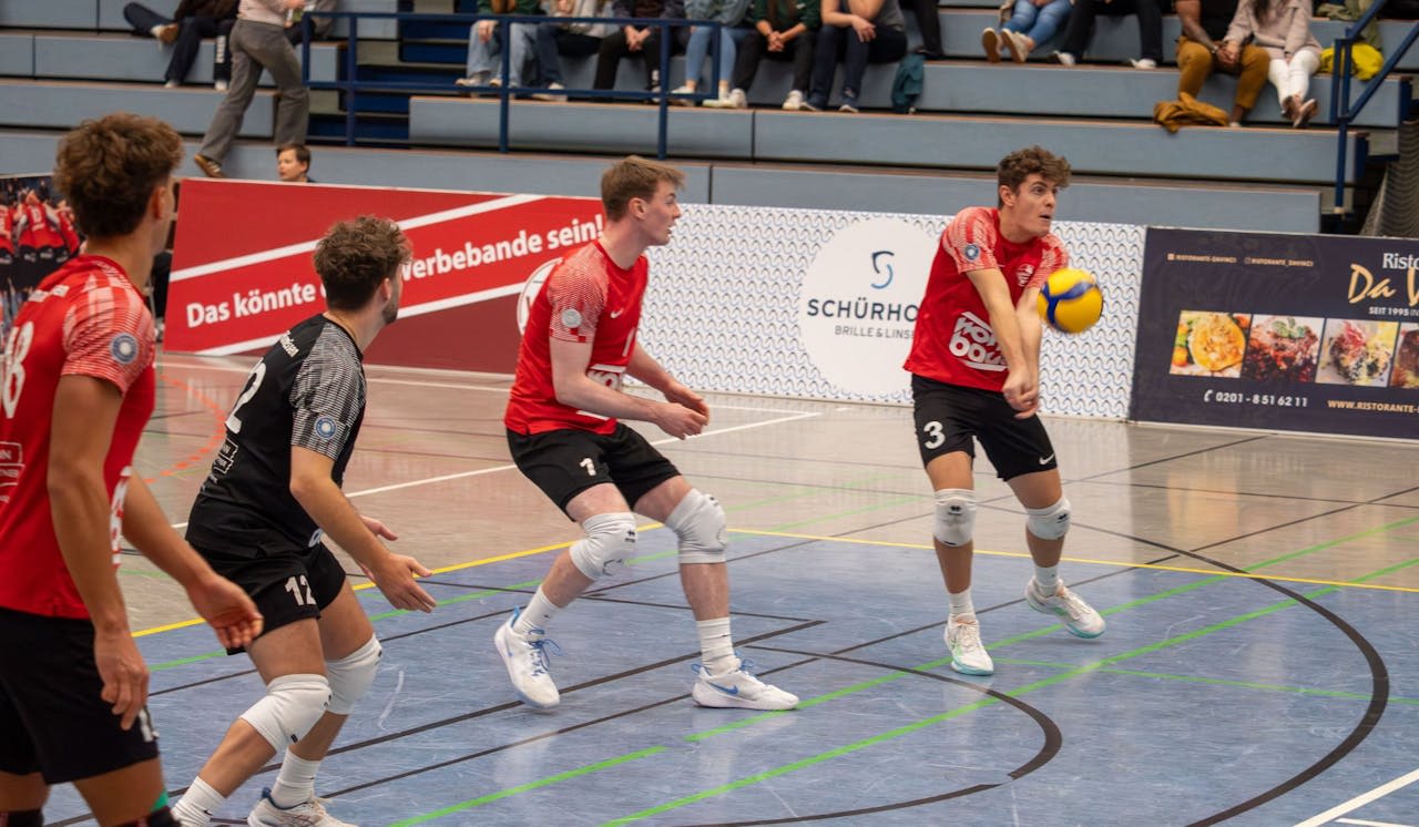 Das Westderby ist diesmal ein Spitzenspiel - Foto:  Lukas Brockmann