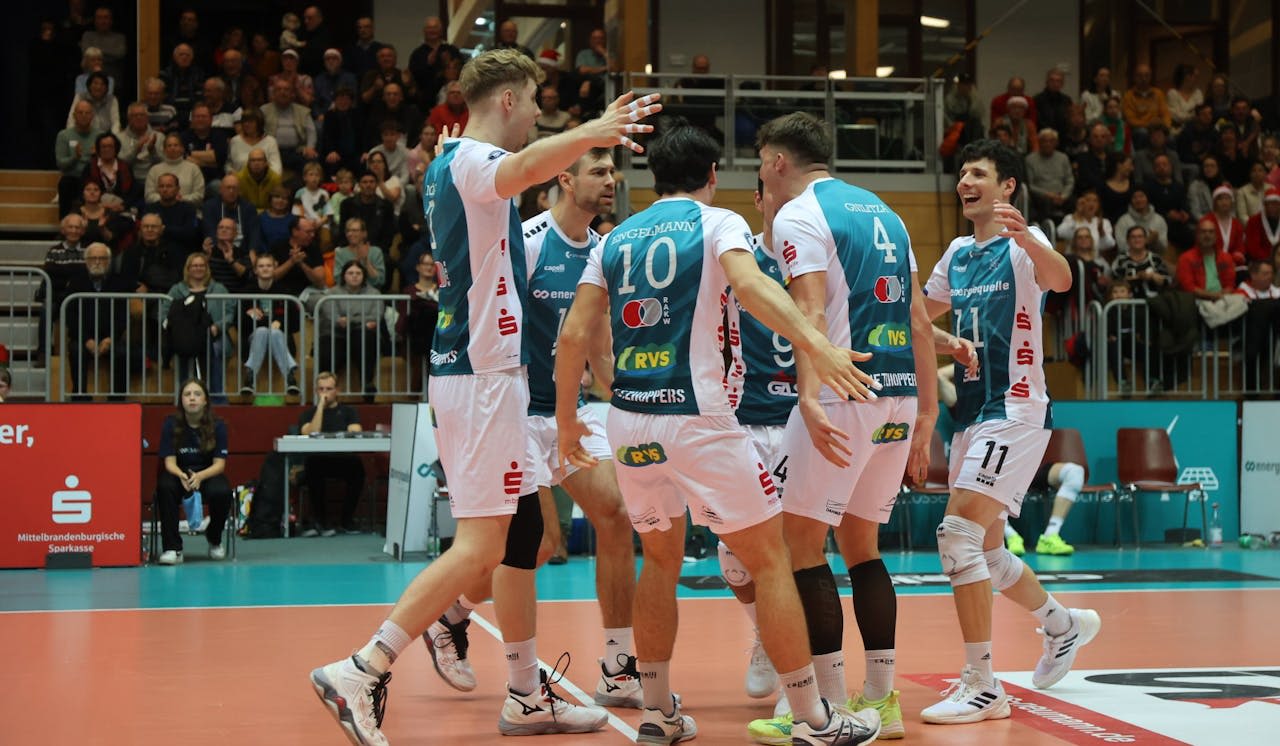 KW siegt nach fünf Sätzen! - Foto:  Anika Kreschel