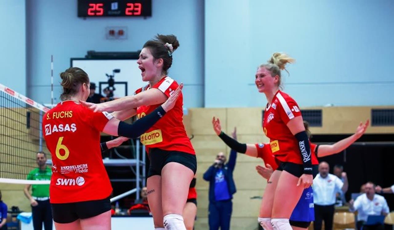 Deichstadtvolleys: Rote Raben im Anflug - Foto:  Tobias Jenatschek