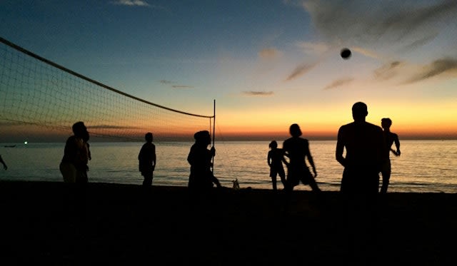 Von der Halle in den Sand - Was Du beim Umstieg auf Beachvolleyball beachten musst Foto von Etienne Girardet auf Unsplash Von der Halle in den Sand - Was Du beim Umstieg auf Beachvolleyball beachten musst - Foto von Etienne Girardet auf Unsplash