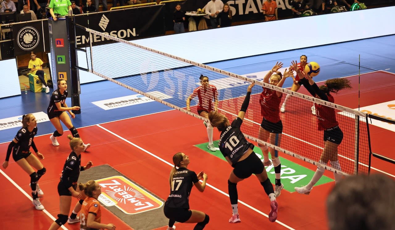 Mythos hält mit viel Spannung - Foto:  Ladies in Black Aachen// Ulli Mühlhoff