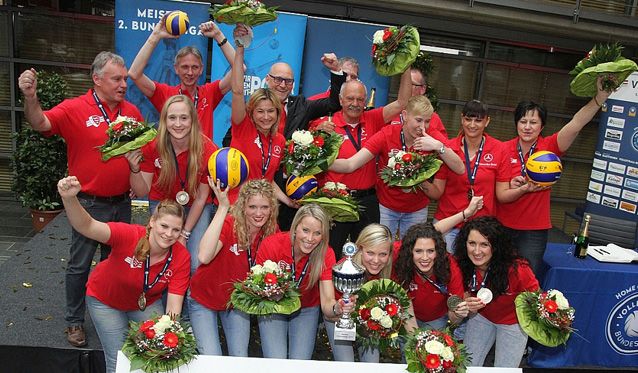 VfL Oythe feiert die Meisterschaft, Cabanska ist Most Valuable Playerin Foto: Hubert Lammers VfL Oythe feiert die Meisterschaft, Cabanska ist Most Valuable Playerin - Foto: Hubert Lammers