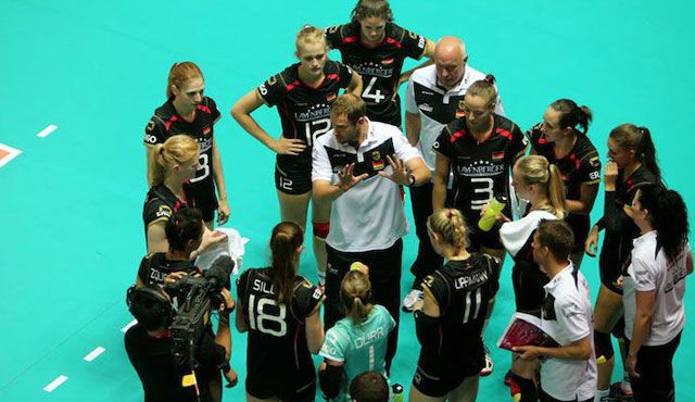 Koslowski startet mit 18 Spielerinnen Foto: FiVB Koslowski startet mit 18 Spielerinnen - Foto: FiVB