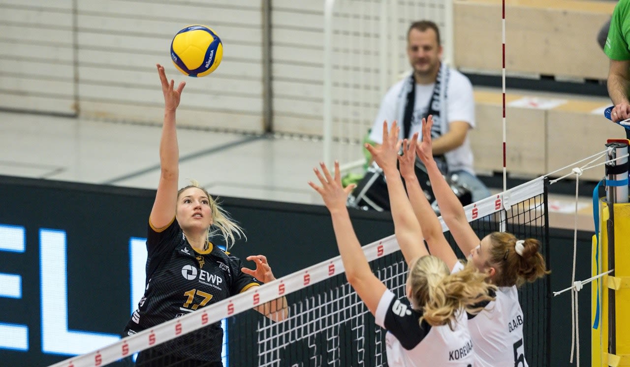 Erhobenen Hauptes trotz Niederlage - Foto:  Schwarz-Weiß Erfurt (Sebastian Schmidt)