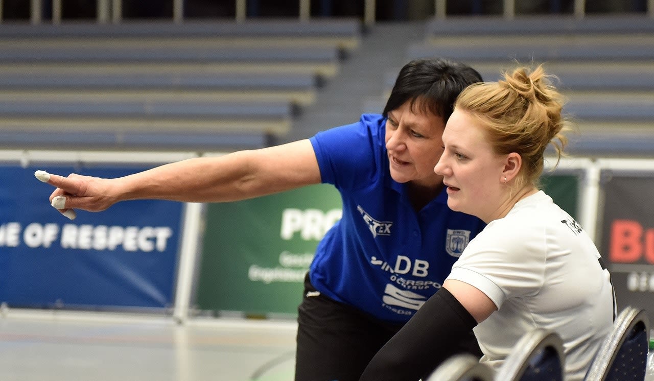 Schwerin nicht ins Spiel kommen lassen Foto: Dirk Kappmeyer Schwerin nicht ins Spiel kommen lassen - Foto: Dirk Kappmeyer