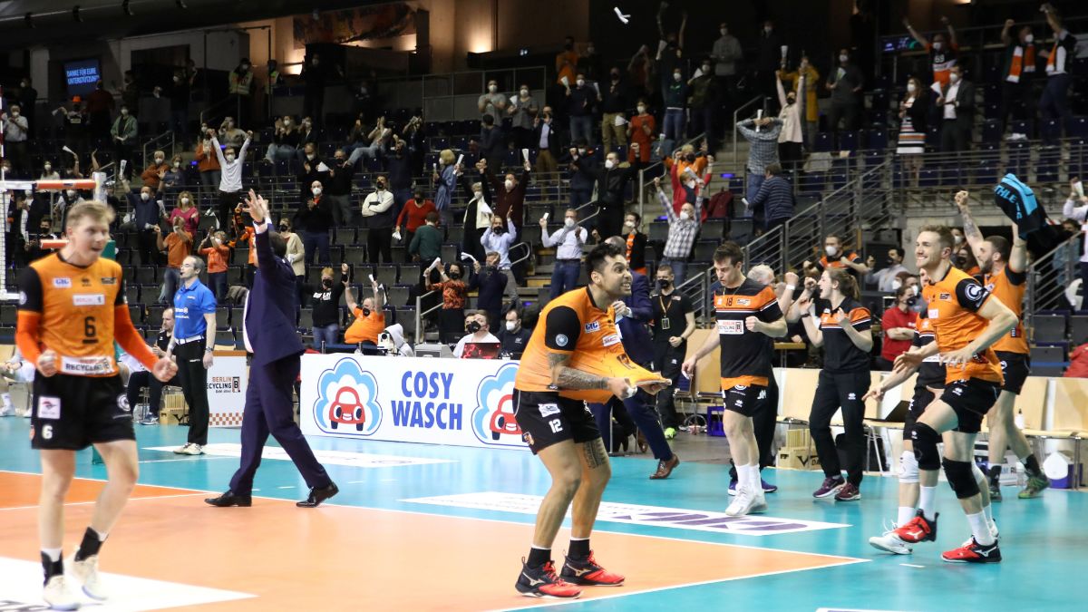 Und der Gewinner ist: Volleyball BR Volleys erzwingen Spiel drei Foto: Michael Hundt Und der Gewinner ist: Volleyball BR Volleys erzwingen Spiel drei - Foto: Michael Hundt