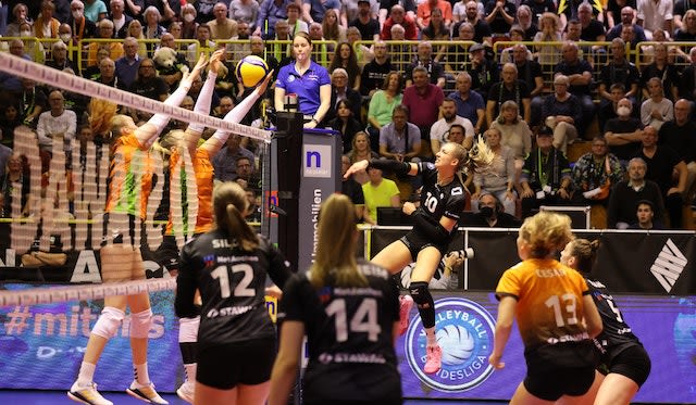 Volles Haus aber leere Taschen - Foto:  Ladies in Black Aachen Andreas Steindl