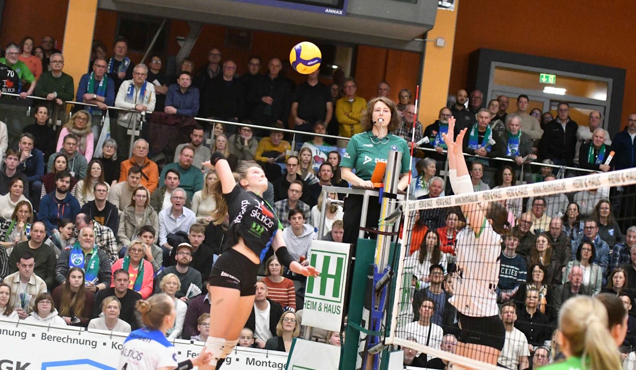 Derbyabend vor voller Kulisse - Foto:  Thomas Hacker