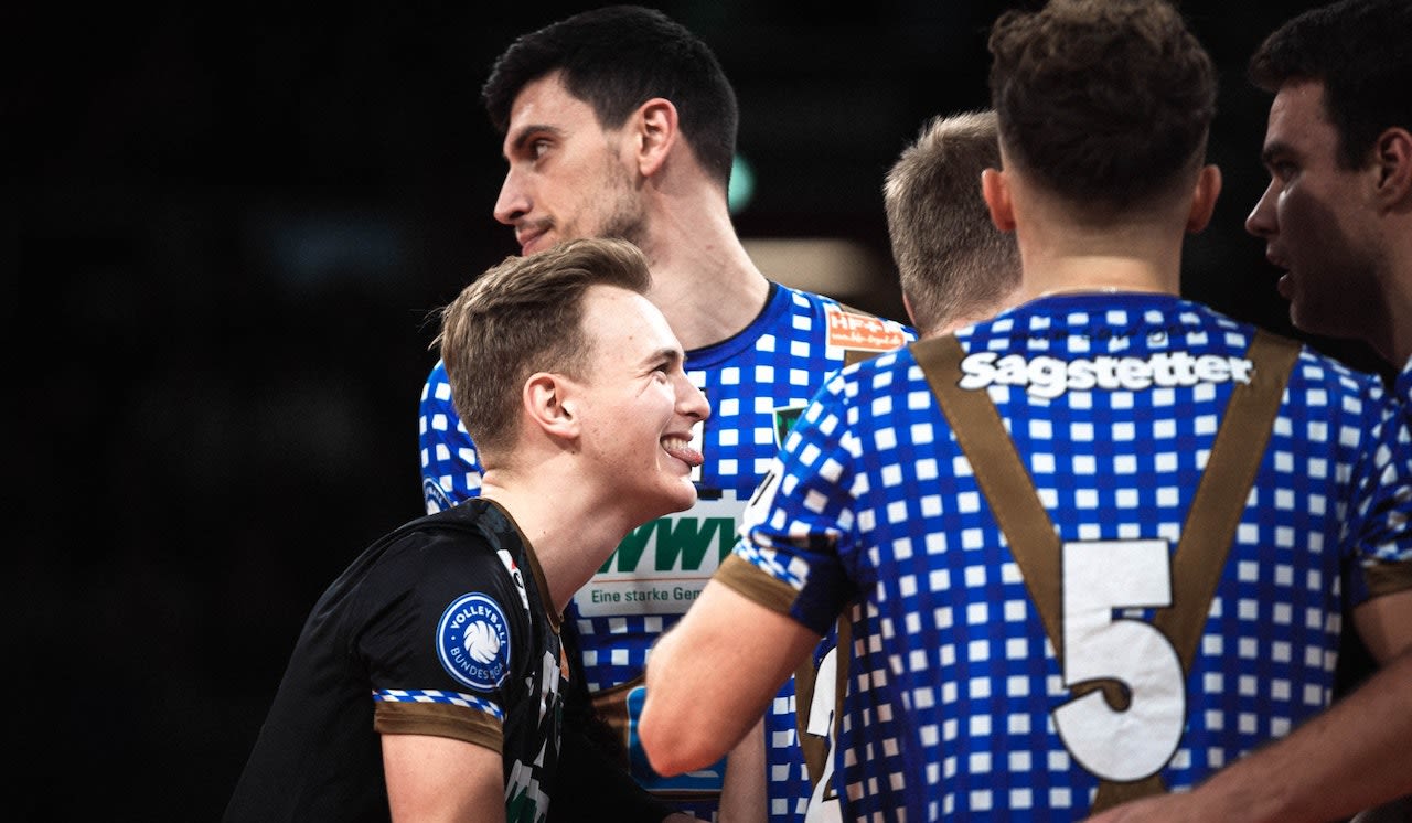 Feuriger Tanz in Düren Foto: WWK Volleys Herrsching Feuriger Tanz in Düren - Foto: WWK Volleys Herrsching