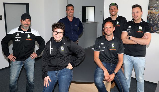 Sowohl der Cheftrainer als auch der Geschäftsführer haben ihr Team zusammen Foto: Ladies in Black Aachen Sowohl der Cheftrainer als auch der Geschäftsführer haben ihr Team zusammen - Foto: Ladies in Black Aachen