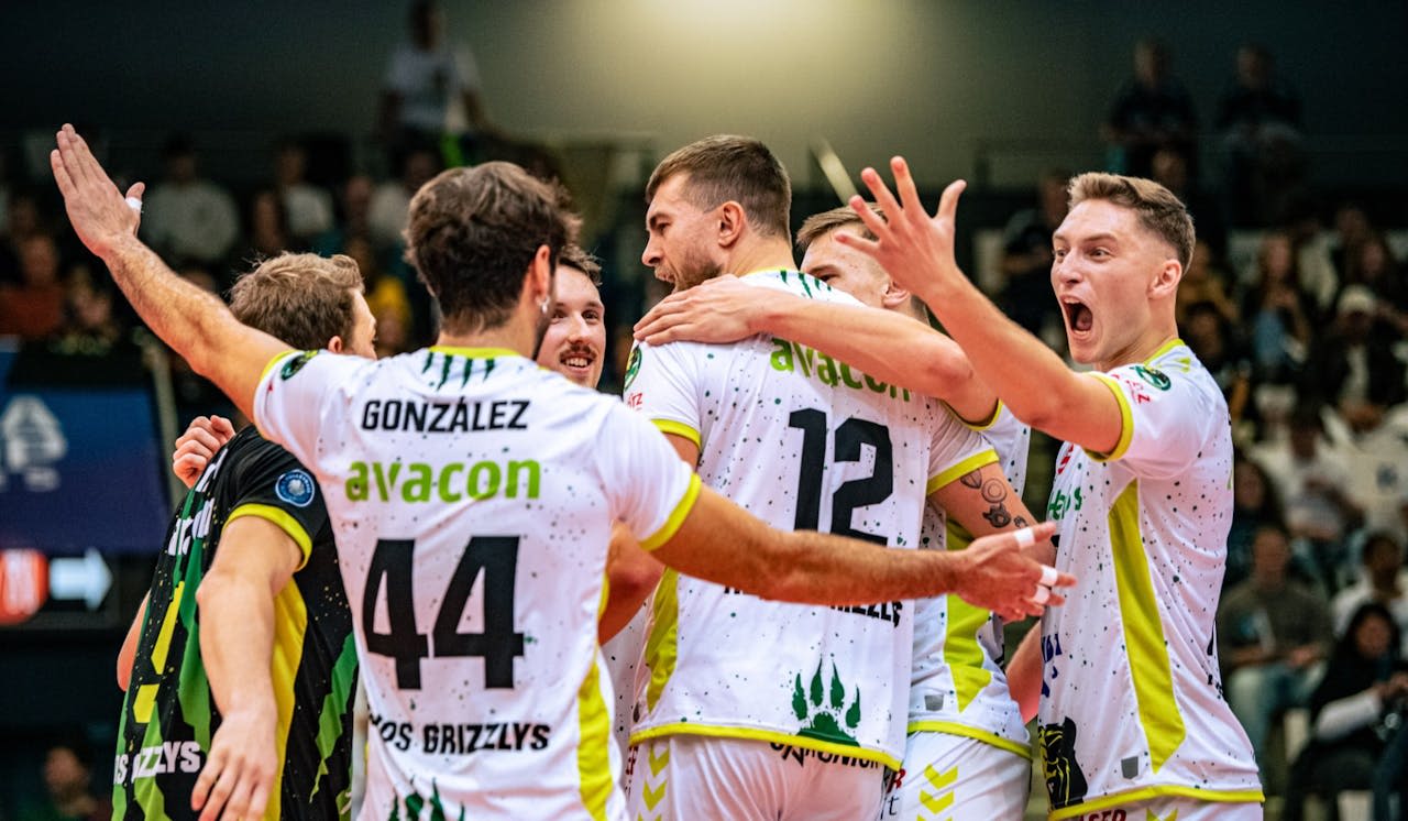 Souveräner Saisonauftakt in Halle - Foto:  Elisabeth Kloth