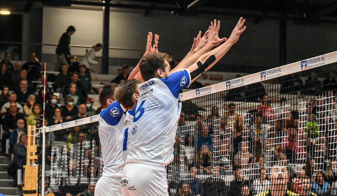 Spitzenspiel der Berlin-Bezwinger Foto: Helios Grizzlys Giesen Spitzenspiel der Berlin-Bezwinger - Foto: Helios Grizzlys Giesen