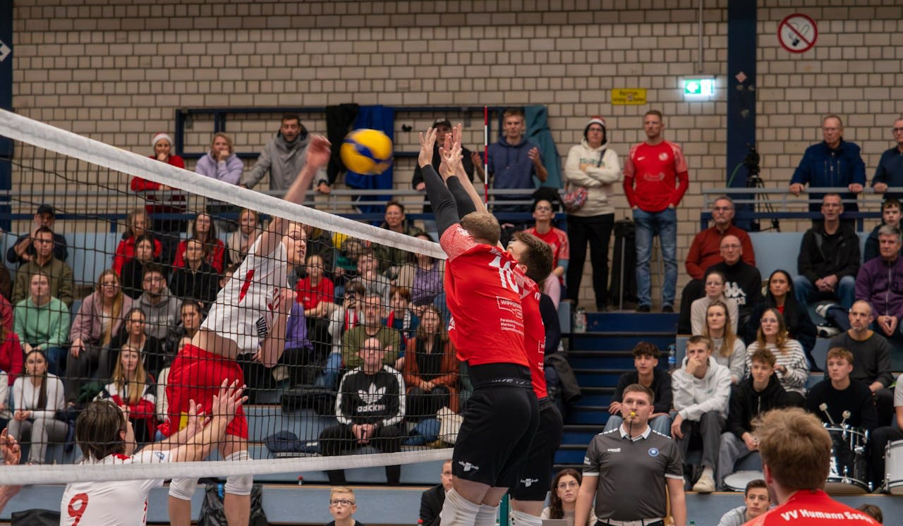 Warnemünde dominiert im Schnelldurchgang - Foto:  Lukas Brockmann