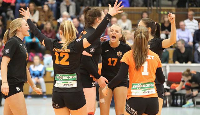 NawaRo Straubing erobert Tabellenspitze der 2. Volleyball Bundesliga Foto: Gerwig Löffelholz NawaRo Straubing erobert Tabellenspitze der 2. Volleyball Bundesliga - Foto: Gerwig Löffelholz
