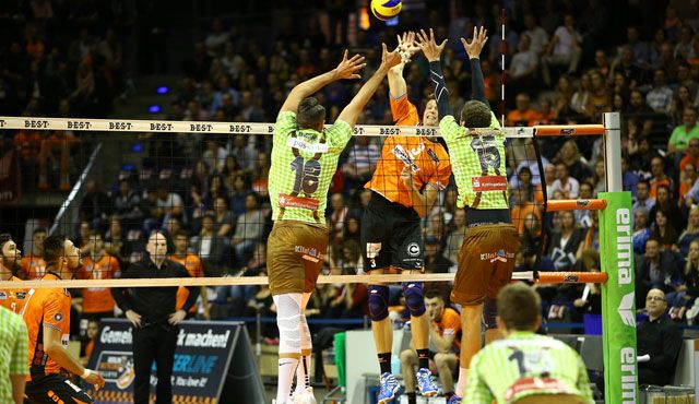 BR Volleys beißen sich zum erfolgreichen Heimauftakt Foto: Eckhard Herfet BR Volleys beißen sich zum erfolgreichen Heimauftakt - Foto: Eckhard Herfet