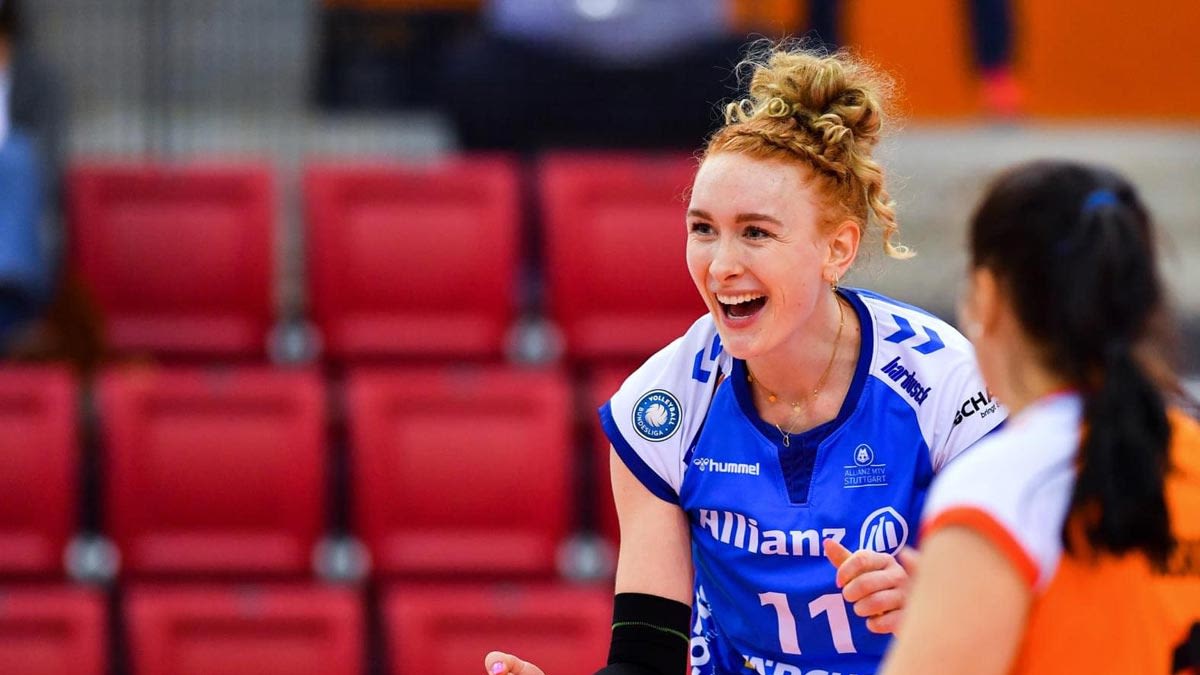 Lena Große Scharmann und Liza Kastrup schlagen für den VCW auf Foto: Tom Bloch Lena Große Scharmann und Liza Kastrup schlagen für den VCW auf - Foto: Tom Bloch