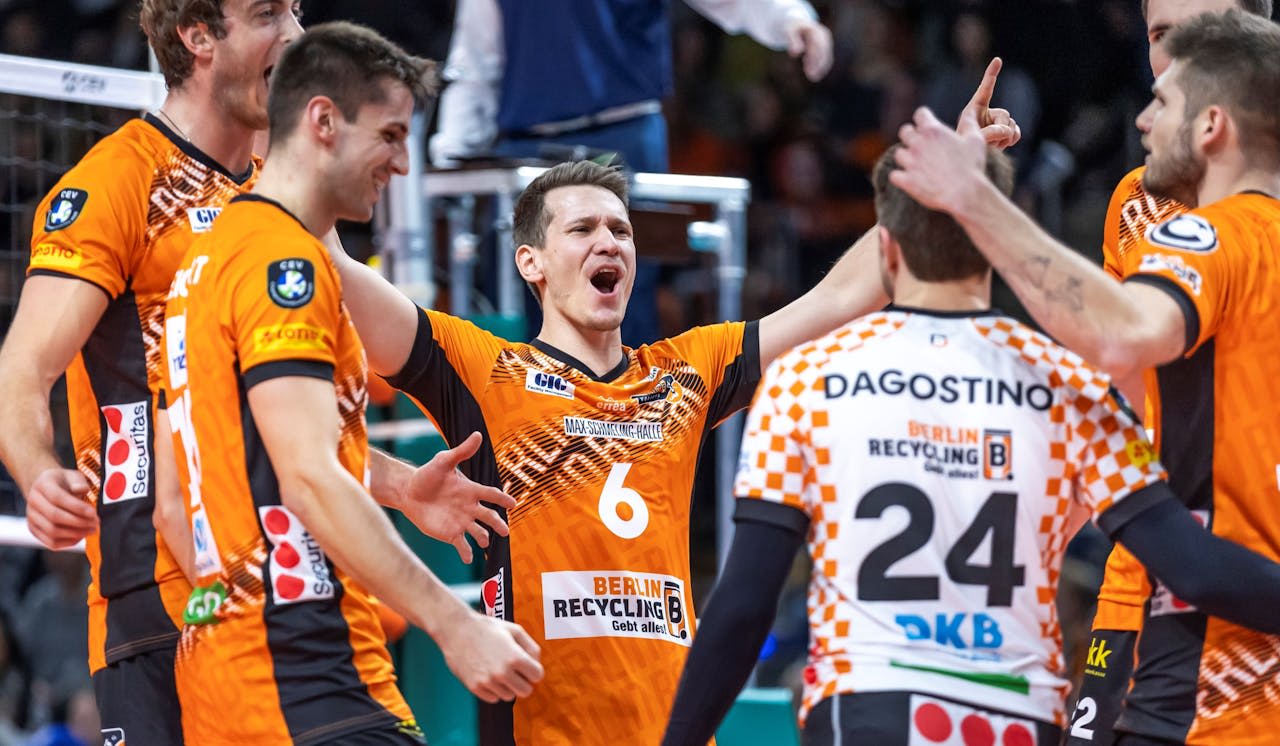 Champions-League-Auftaktsieg im Duell der Meister Foto: Andreas Gora Champions-League-Auftaktsieg im Duell der Meister - Foto: Andreas Gora