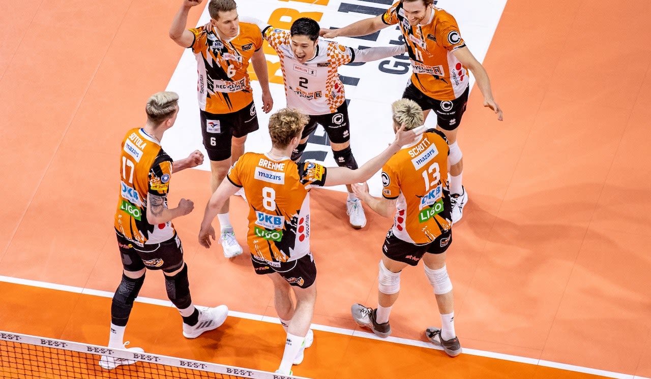 Mühevoller Auftaktsieg Foto: Andreas Gora Mühevoller Auftaktsieg - Foto: Andreas Gora