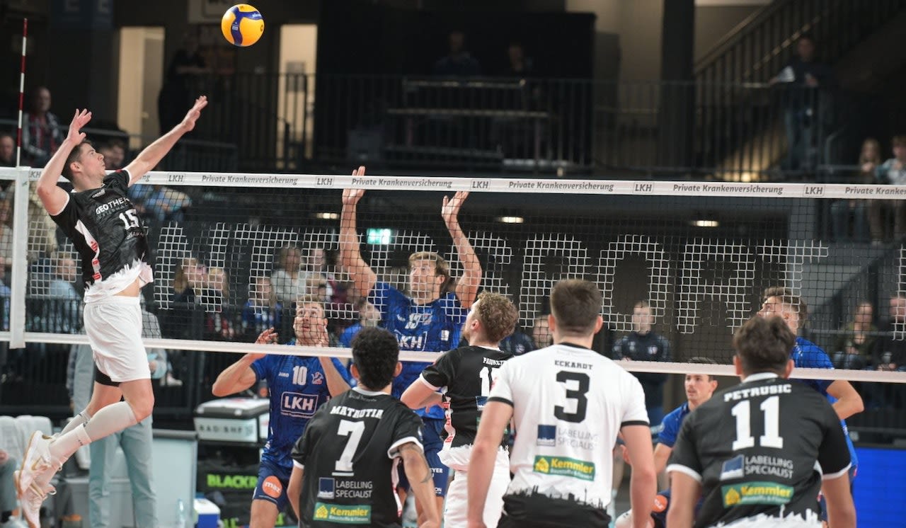 Lange Heimfahrt! - Foto:  Michael Behns