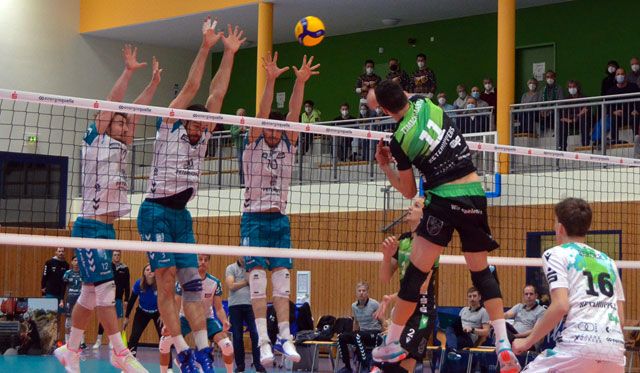 Netzhoppers unterliegen den Powervolleys Foto: Dagmar Jaschen Netzhoppers unterliegen den Powervolleys - Foto: Dagmar Jaschen