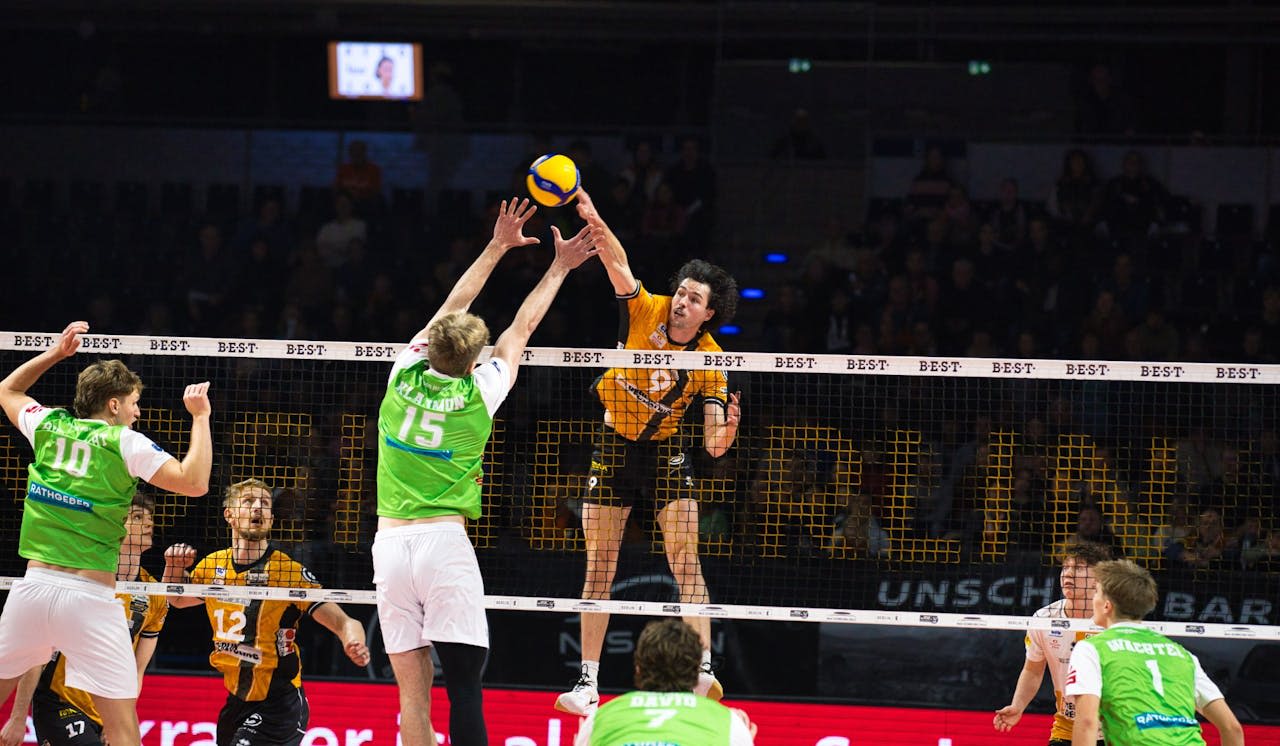 Harte Arbeit und bittere Verletzung - Foto:  Bartosz Baziuk