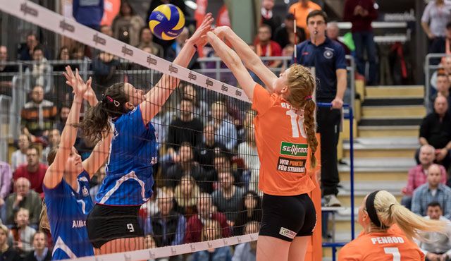 Straubings Volleyballerinnen überzeugten bei 3:0 Erfolg auf ganzer Linie Foto: Schindler Straubings Volleyballerinnen überzeugten bei 3:0 Erfolg auf ganzer Linie - Foto: Schindler