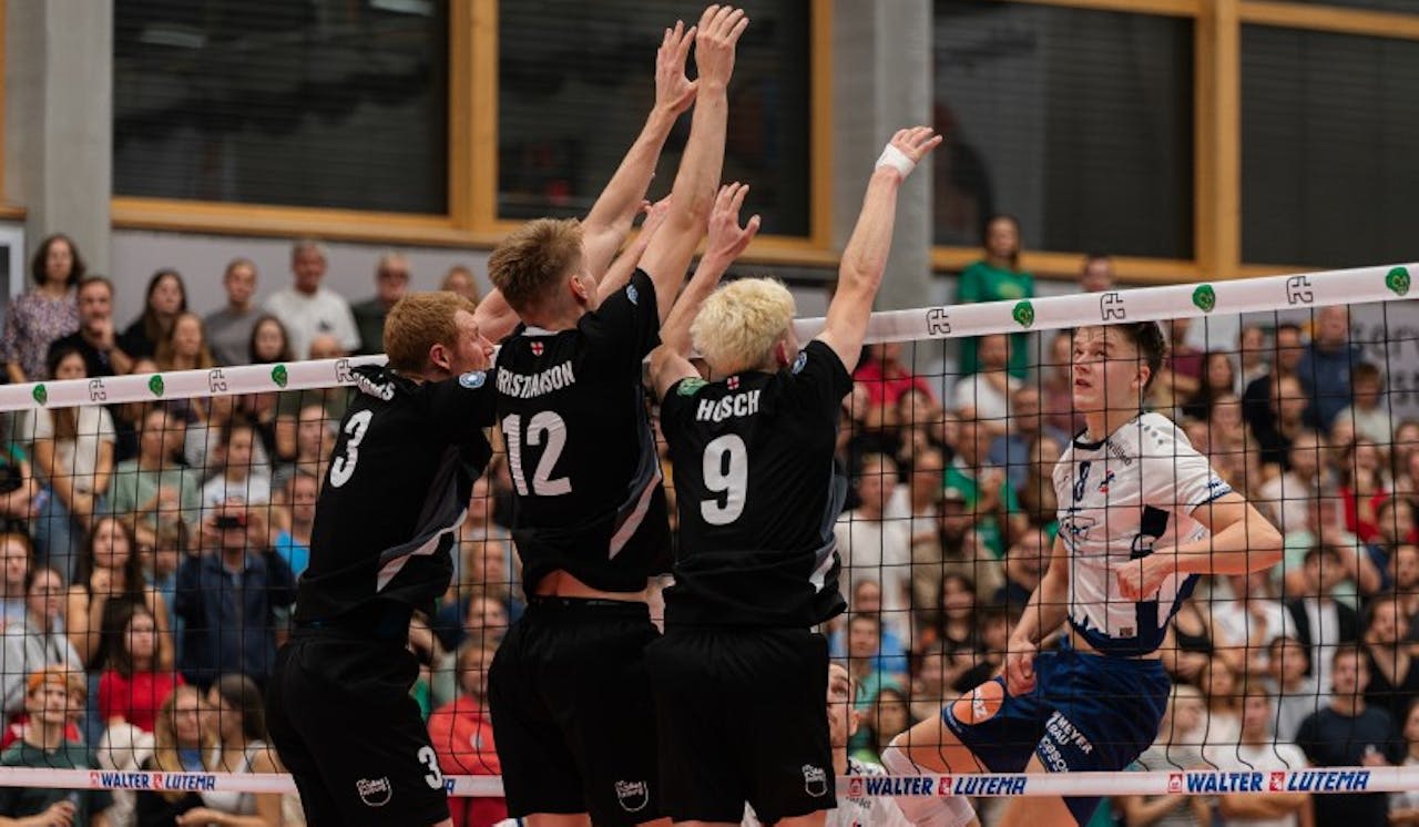 Verstohlener Blick auf Rang sechs - Foto:  Stephan Tapken