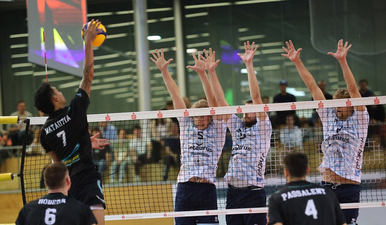 Derby mit Finalcharakter - Foto:  Samuel Weller